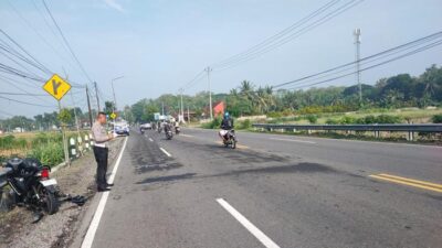 TKP kecelakaan pelajar vs mobil di Jalan Jogja-Wates, Pengasih, Kulon Progo